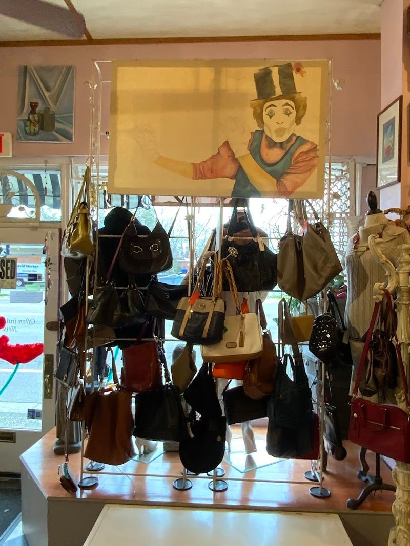 Accessories, Purses, And Shoes Round Out The Full Fashion Experience Accessories, Purses, And Shoes Round Out The Full Fashion Experience
