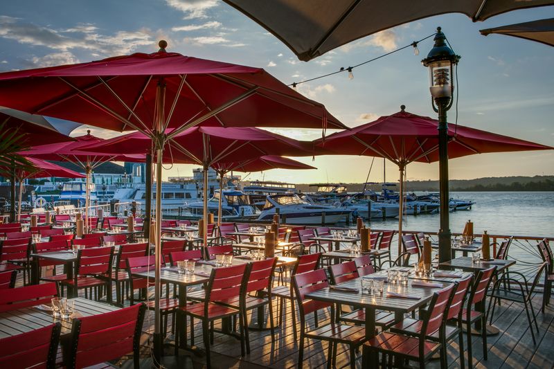 Vola’s Dockside Grill & Hi-Tide Lounge
