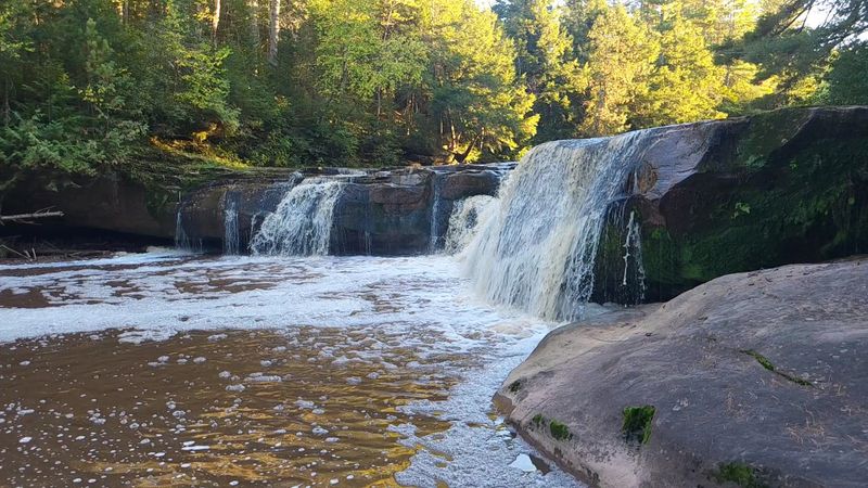 O Kun De Kun Falls, Bruce Crossing