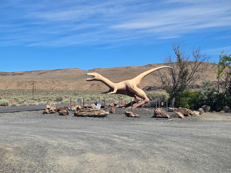 Agates, Geodes, And Dinosaurs Down The Road Agates, Geodes, And Dinosaurs Down The Road