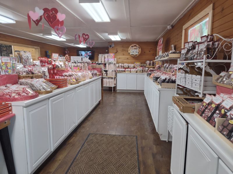 Grandpa's Cheesebarn & Sweeties Chocolates, Ashland