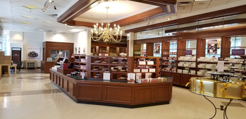 Fannie May & Harry London Chocolates, North Canton