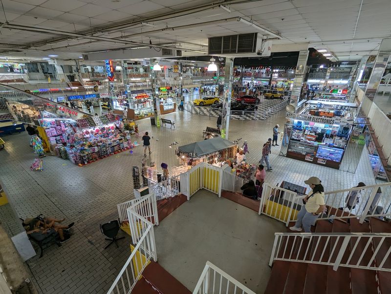 Air-Conditioned Halls Full Of Hidden Shops