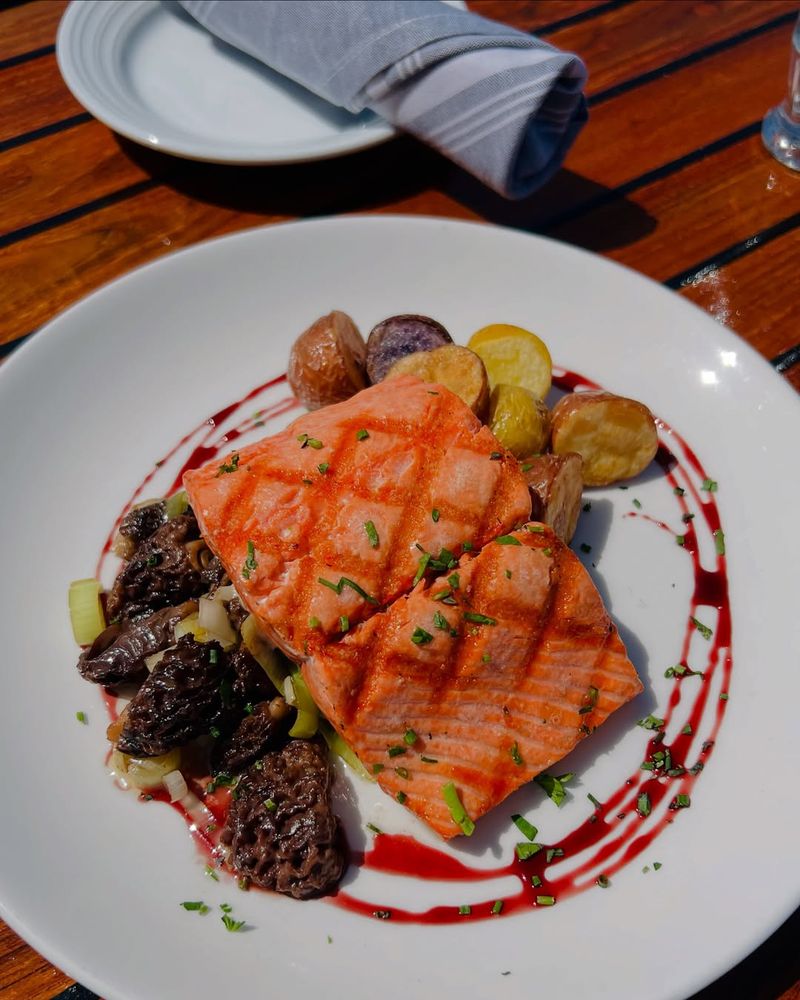 Alaska – The Salmon Spot (Sitka)