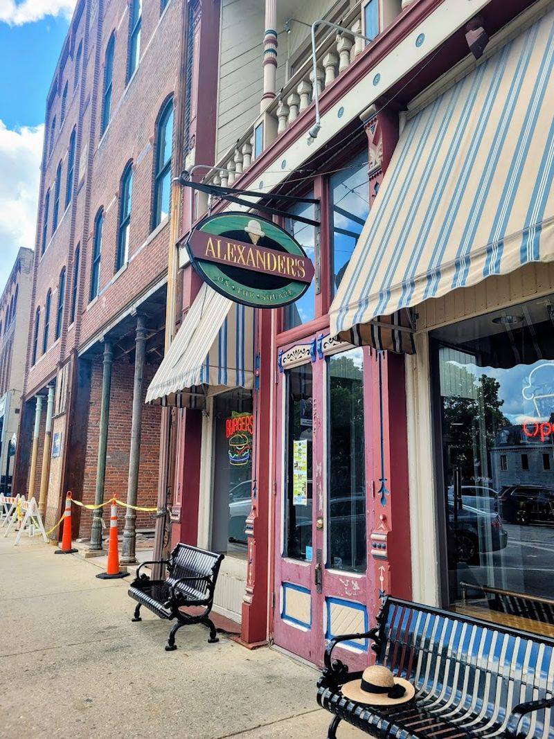 Alexander's On The Square