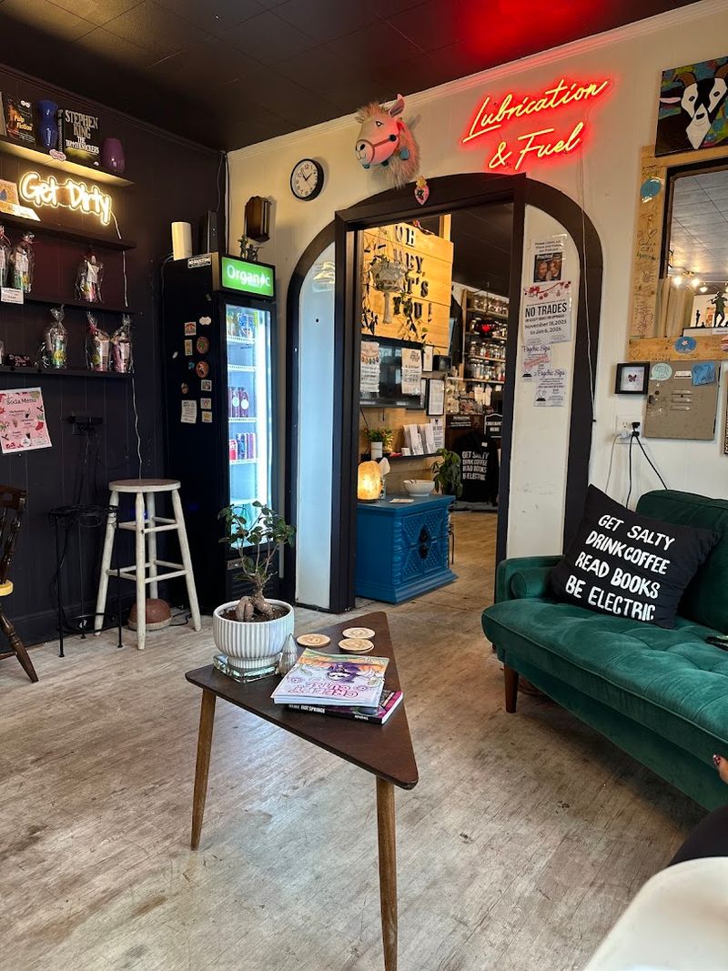 The Electric Strawberry, Hot Springs