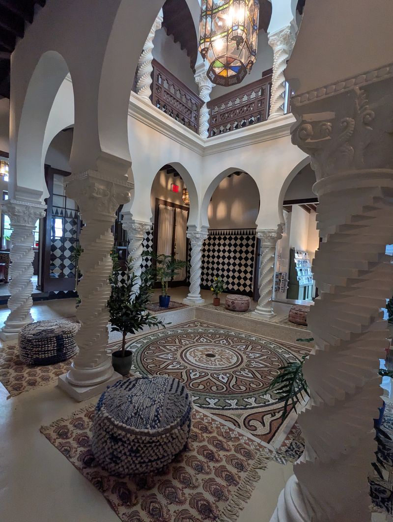 Villa Kathrine - 532 Gardner Expy, Quincy, IL 62301