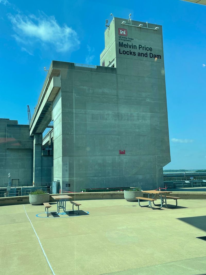 Alton makes a flexible Mississippi River day trip