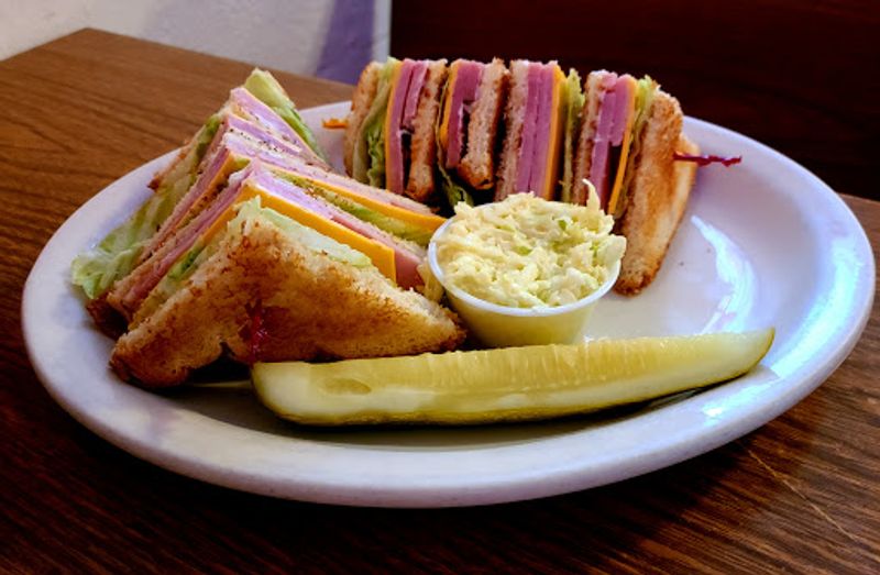 Alva Country Diner: The Buffet Legend Of Lee County