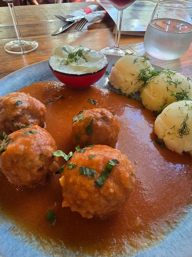 Service Style And Staff Interaction