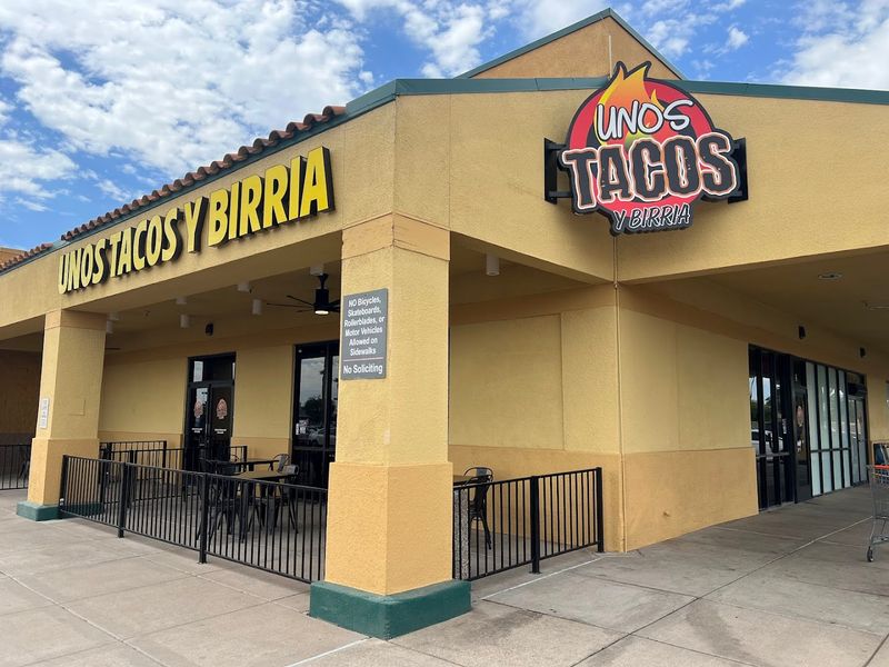 Unos Tacos Y Birria