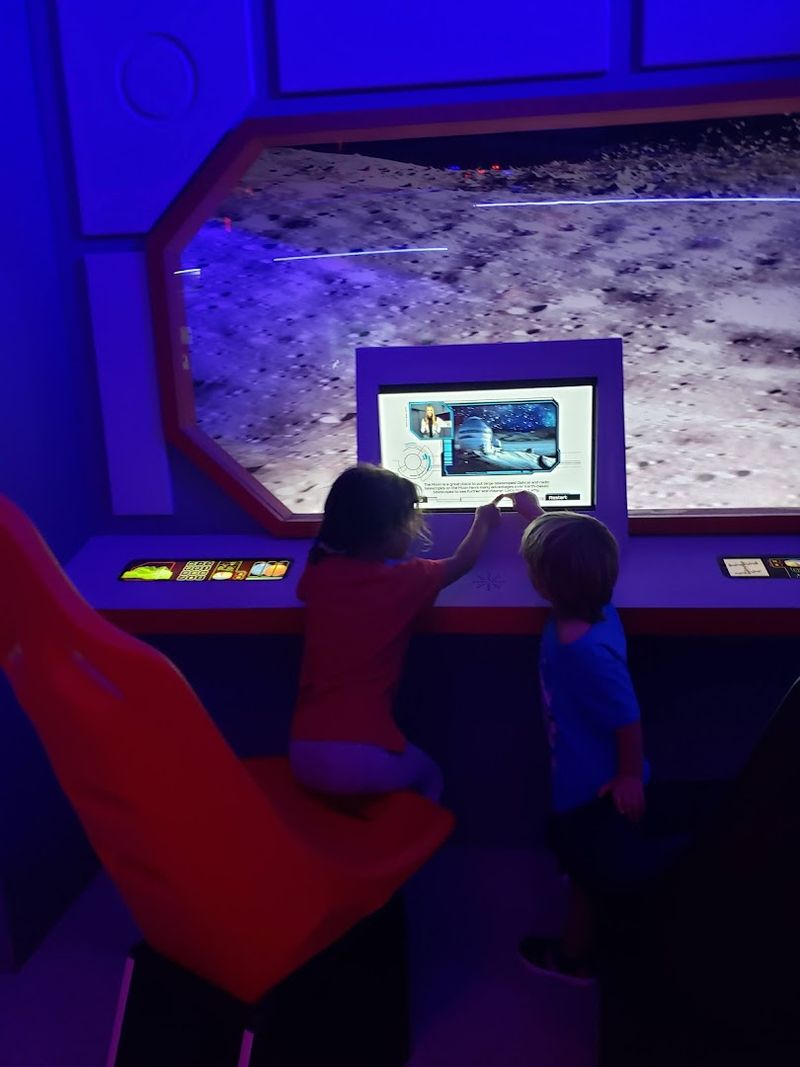 Mission Moonbase Lunar Colony Simulator