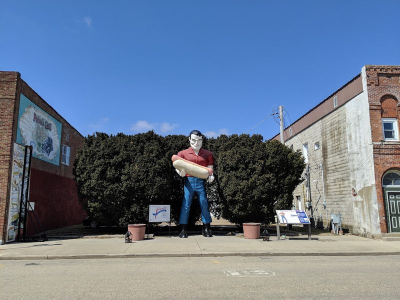 Paul Bunyan Hot Dog Statue, Atlanta, Illinois