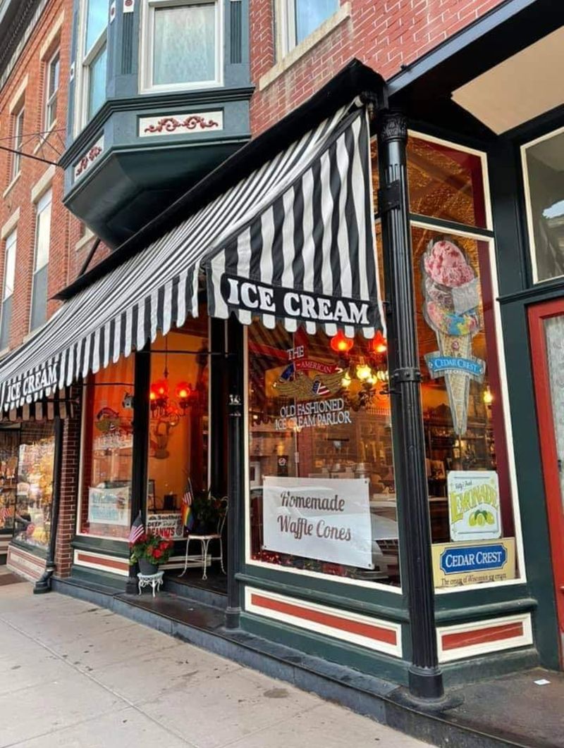American Old-Fashioned Ice Cream Parlor (Galena)