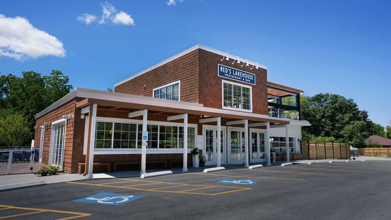 Red's Lakehouse, Marblehead