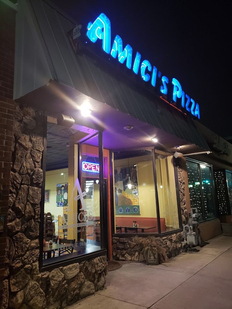 Amici's Kitchen And Living