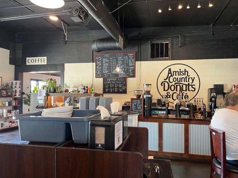 Amish Country Donuts & Cafe, Sugarcreek