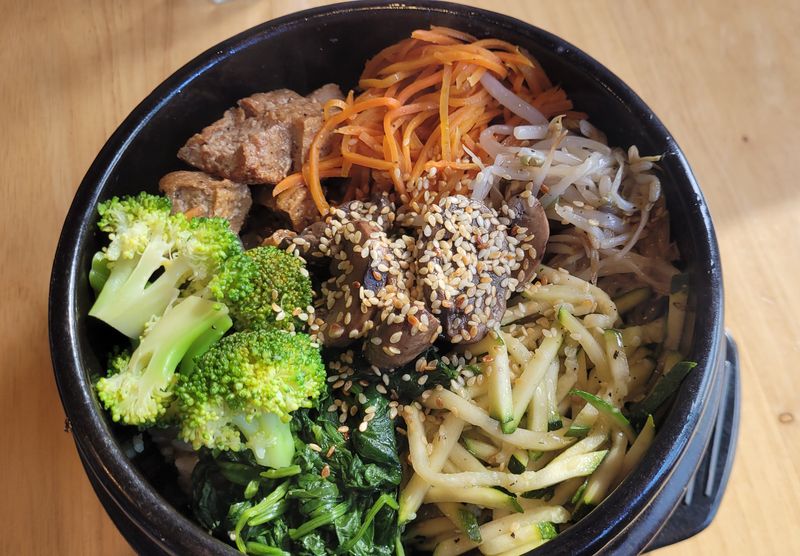 Alice & Friends' Vegan Kitchen – Chicago, 5812 N Broadway, Chicago, IL 60660