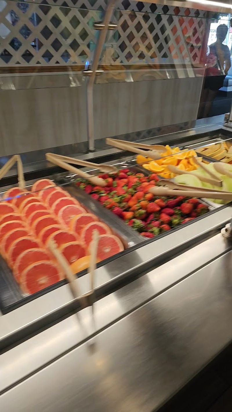 An A La Carte Menu Gives Non-Buffet Diners Plenty Of Options