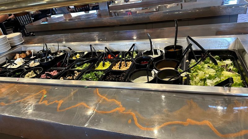 An All-You-Can-Eat Salad Bar For Fresh Fans An All-You-Can-Eat Salad Bar For Fresh Fans