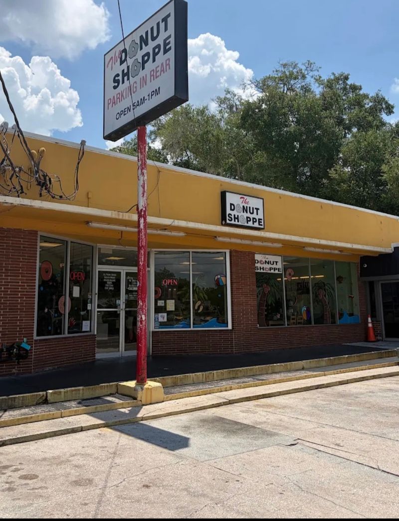 An Easy-To-Find Spot On University Boulevard North An Easy-To-Find Spot On University Boulevard North