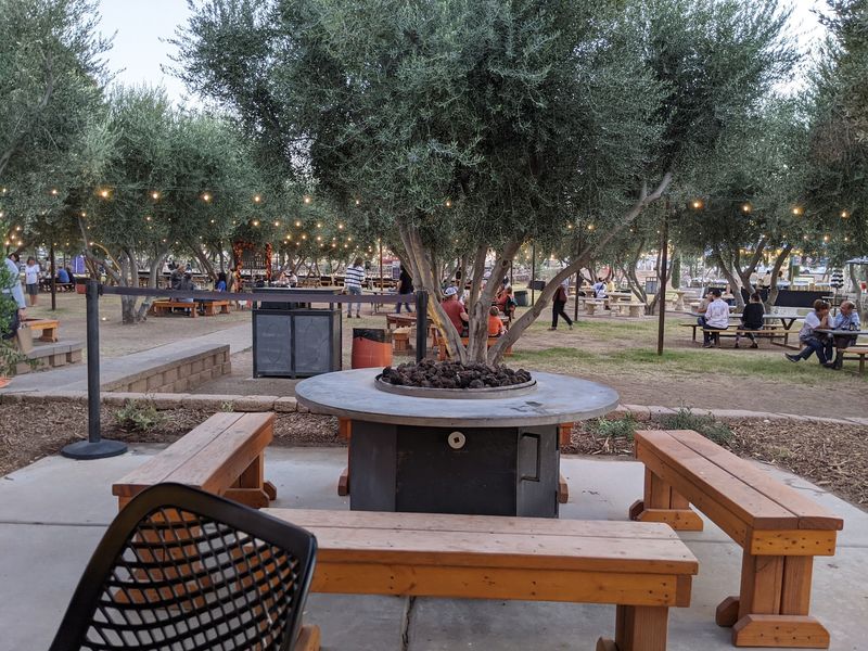 An Easygoing Atmosphere for Groups, Dates, and Even Dogs