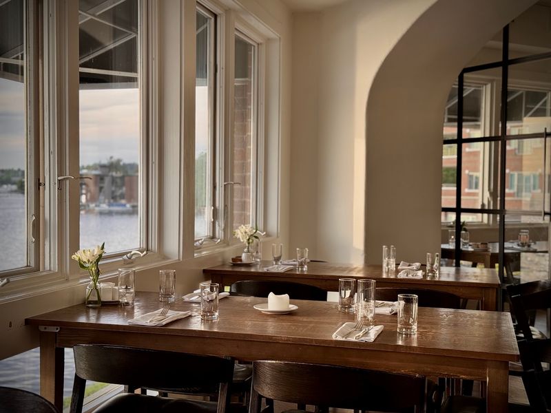 An Interior That Feels Coastal, Calm, And Quietly Elegant