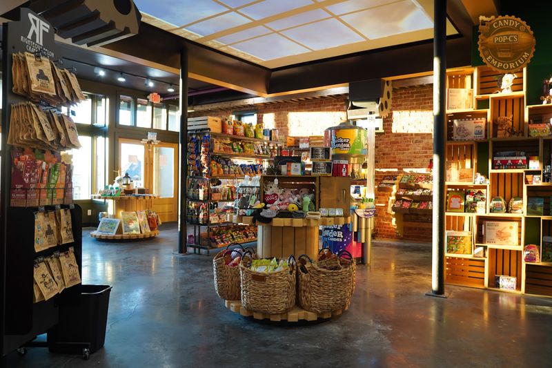 An Old-School Interior Made For Browsing