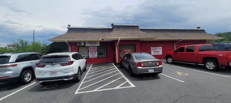 An Unassuming Exterior Hides A Local Favorite An Unassuming Exterior Hides A Local Favorite