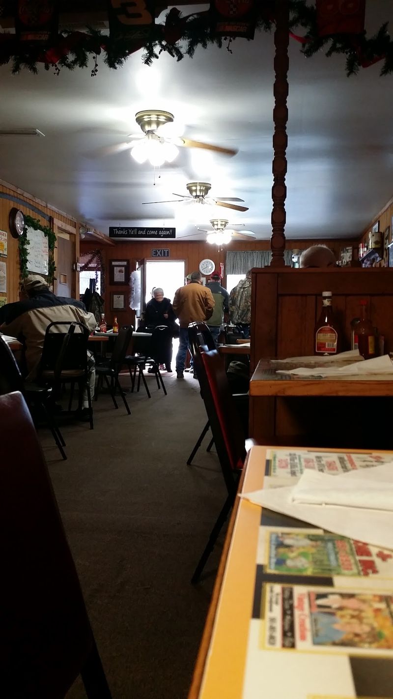 An Unfussy Cafe With Old-School Charm
