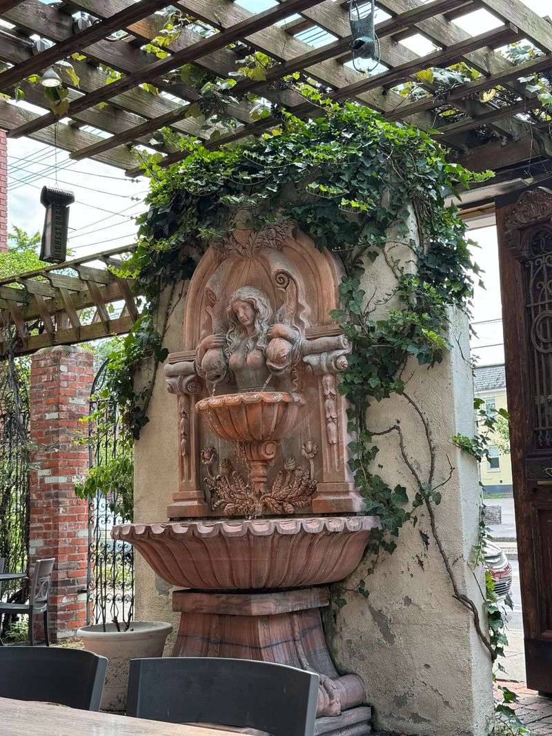 Ramsi’s Cafe On The World