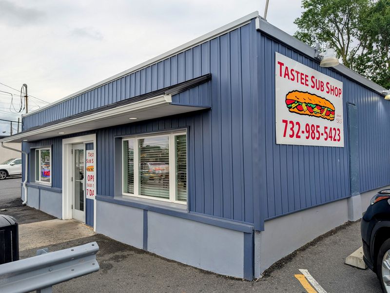 Tastee Sub Shop