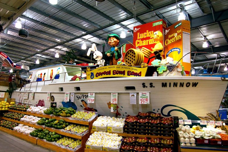 Animatronics And Playful Decorations Everywhere Animatronics And Playful Decorations Everywhere