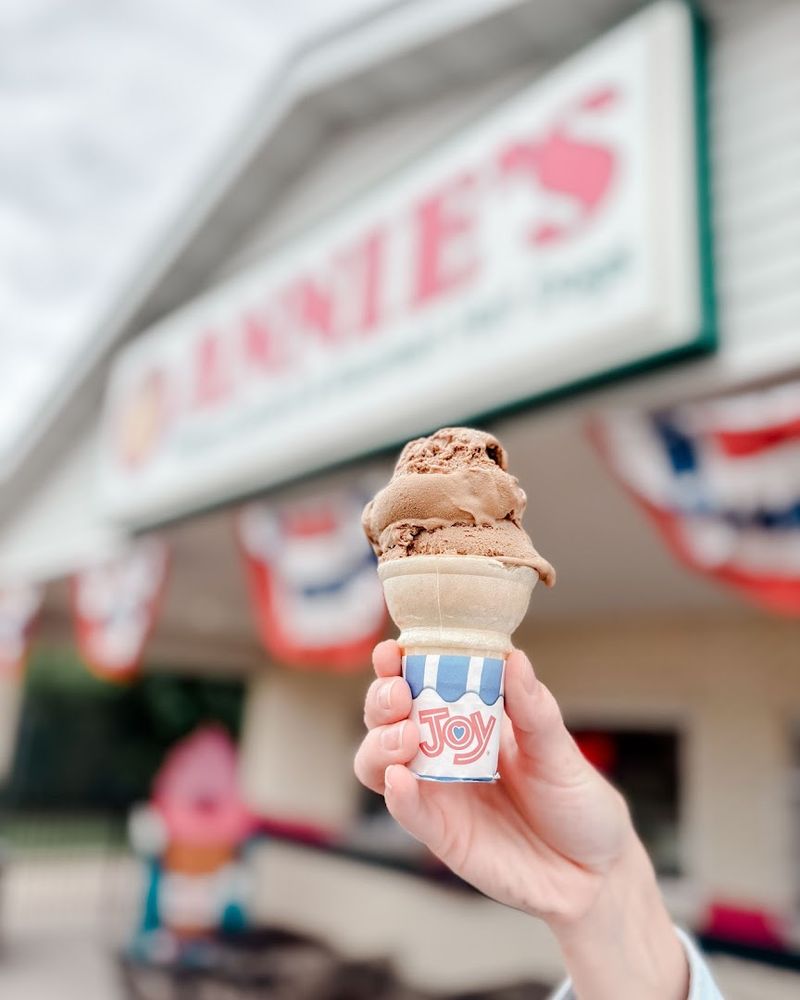 Annie’s Frozen Custard (Glen Carbon, IL)