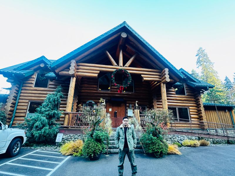 Stone Cliff Inn