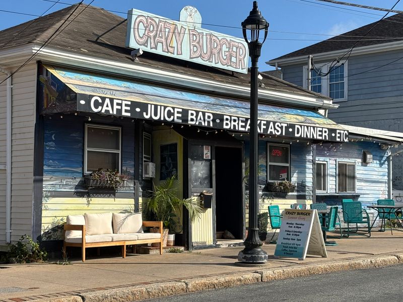 Crazy Burger Café & Juice Bar – Narragansett