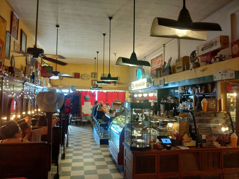 Antique Aisles, Oldies Music, and a Warm Welcome
