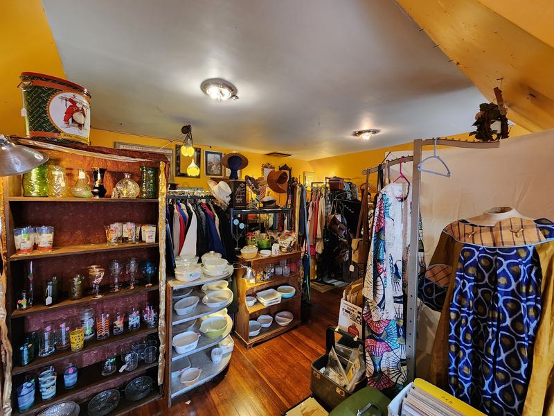 Antique Mall On Ohio River: Riverside Rummaging At Its Best