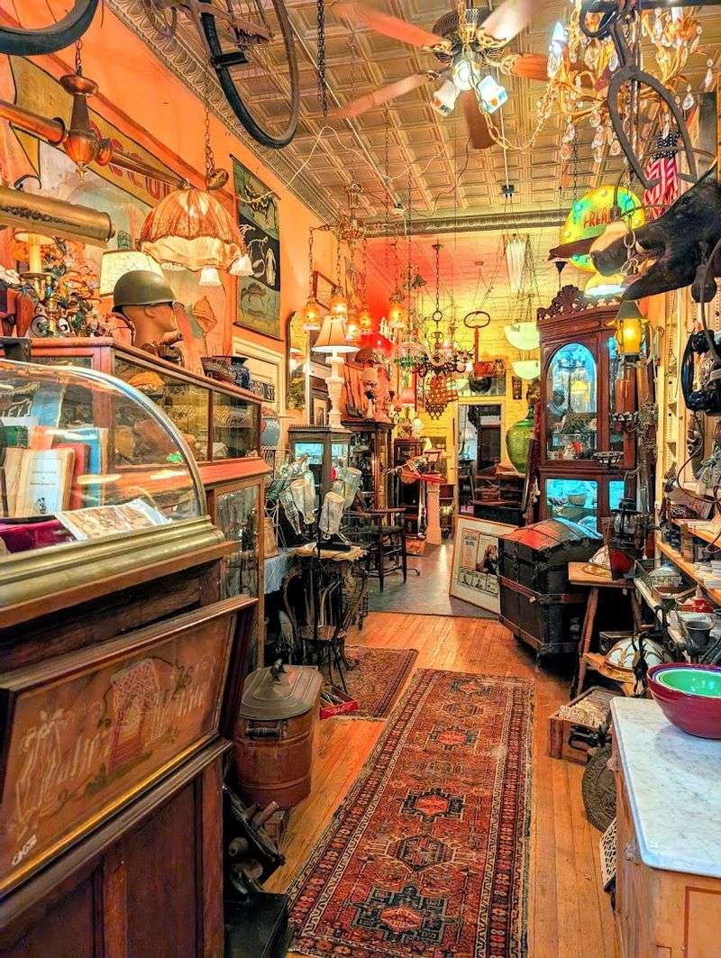 Visiting Hours, Location, and Practical Tips