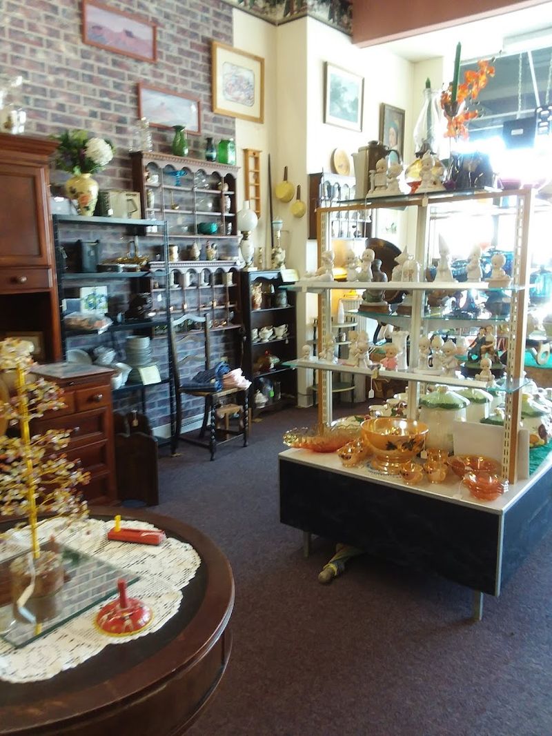 Antique Shops That Reward Slow, Curious Browsing