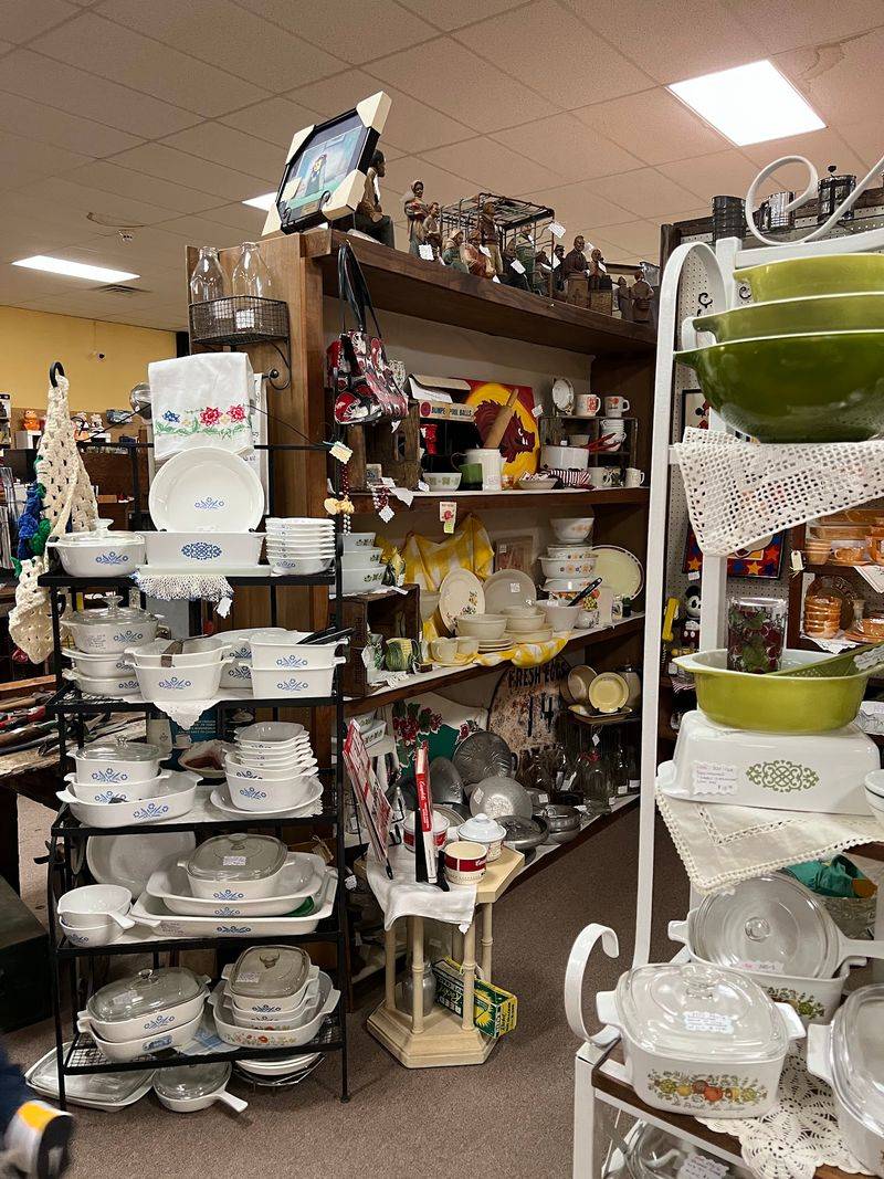 Antiques & Uniques Market, Bryant