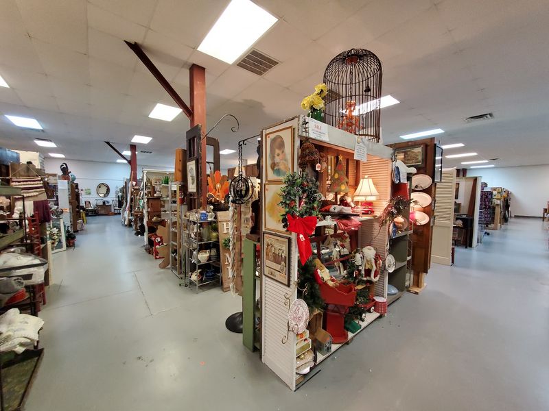 Antiques & Uniques Market, Bryant Antiques & Uniques Market, Bryant