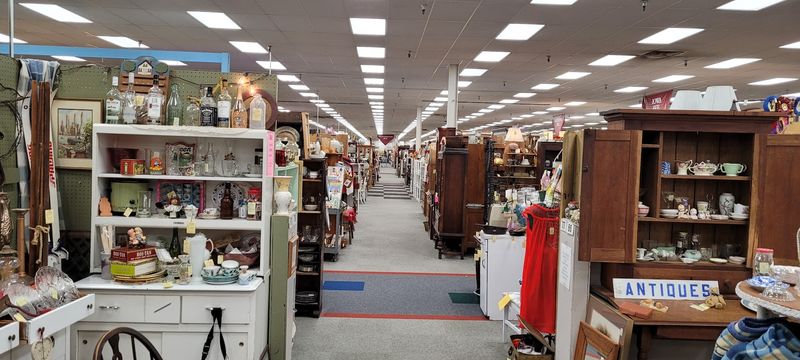 Ohio Valley Antique Mall, Fairfield, OH