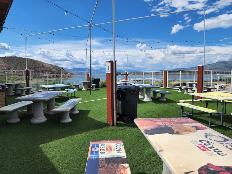 Ffinch's Waterfront Restaurant, Roosevelt Lake