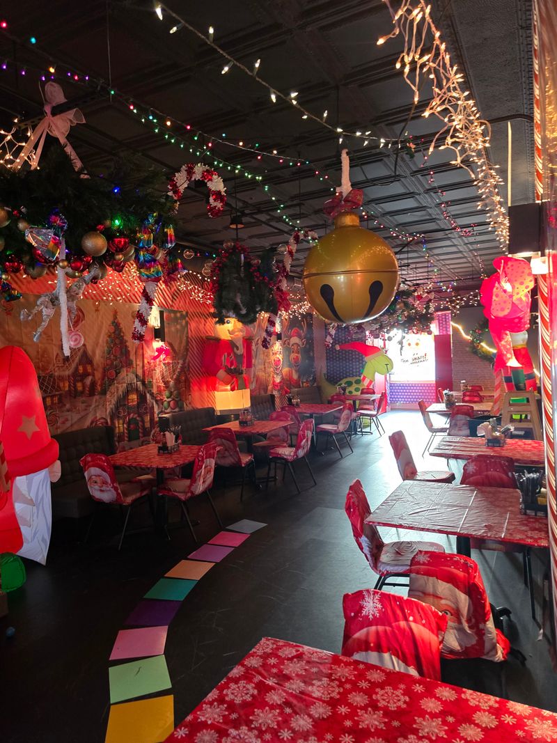 Atmosphere That Divides Opinion