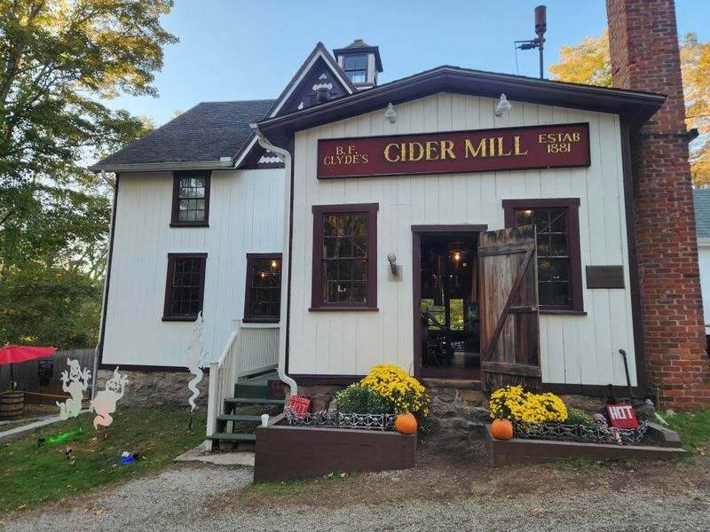 Cider Doughnuts, Clyde’s Cider Mill, Mystic, Connecticut