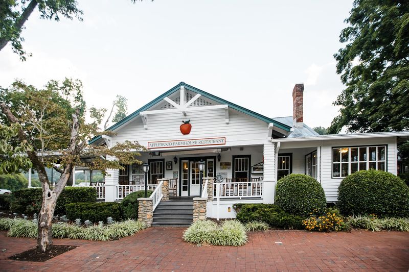 Applewood Farmhouse Restaurant Applewood Farmhouse Restaurant
