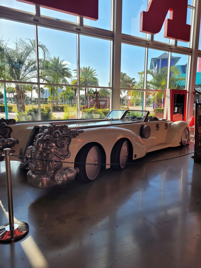 Bowling Under Lights: Pins, Pizza, And Playlist Vibes