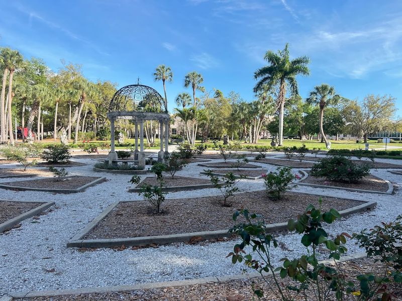 Extended Thursday Hours With Special Evening Atmosphere