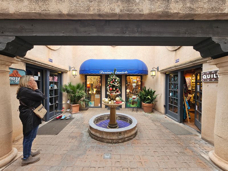 Gallery Hopping Done Right